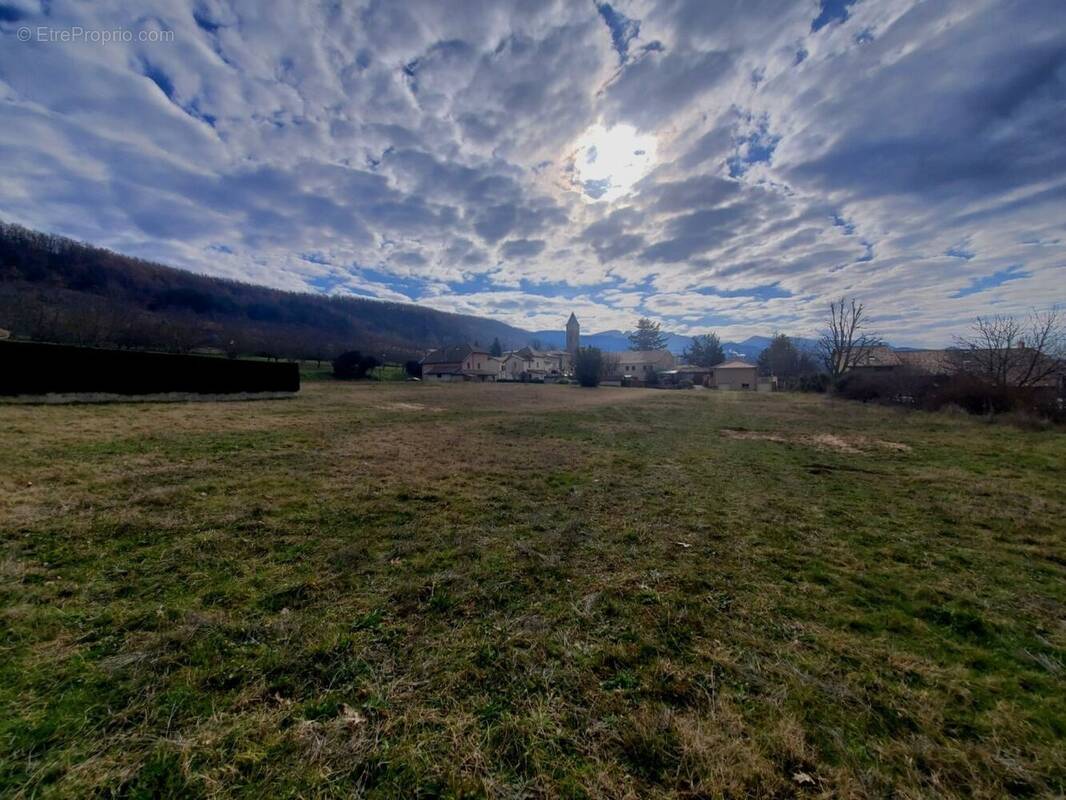 Terrain à BEAUREGARD-BARET