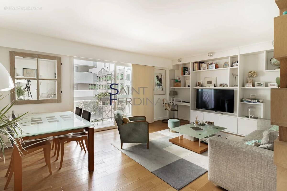 Appartement à PARIS-17E