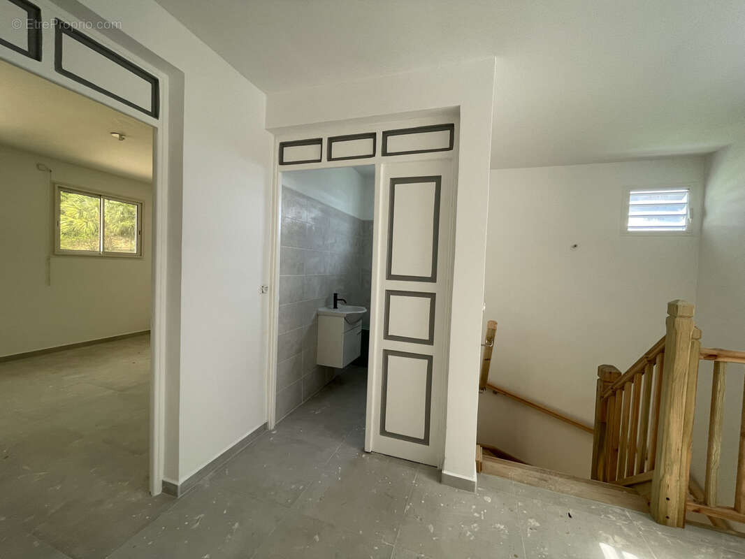 Maison à LES ABYMES