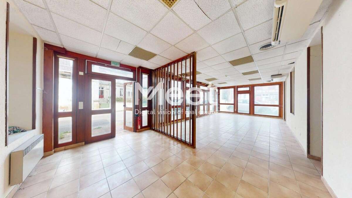 Local commercial - 7 chambres - photo 4
