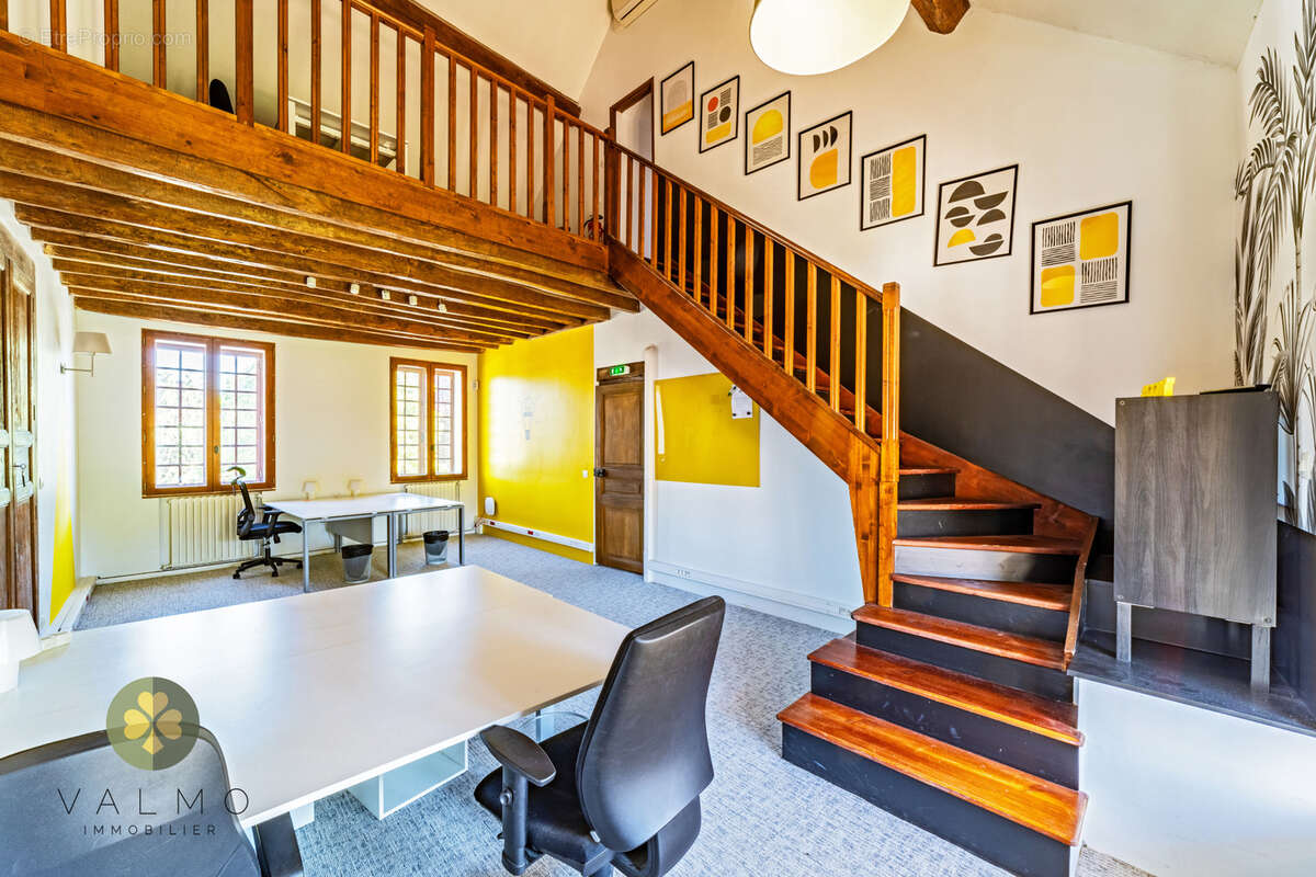 Maison à LA QUEUE-LES-YVELINES