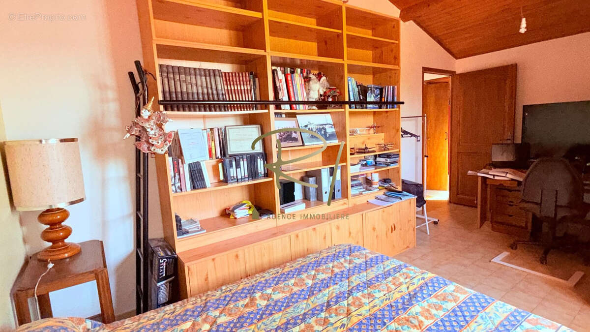 Maison à SAINT-SAUVEUR-DE-CRUZIERES