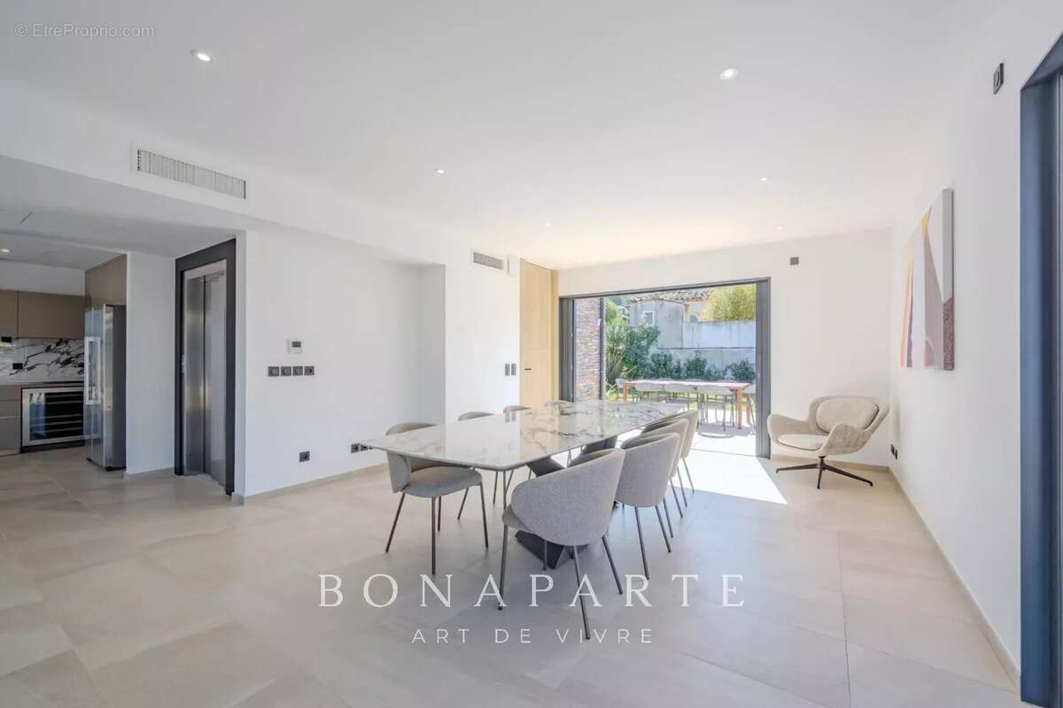 SAINT-TROPEZ GASSIN Exclusivité : Superbe villa-appartement en duplex avec vue mer exceptionnelle - photo 37