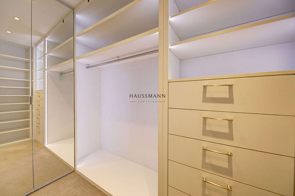 Appartement à PARIS-8E