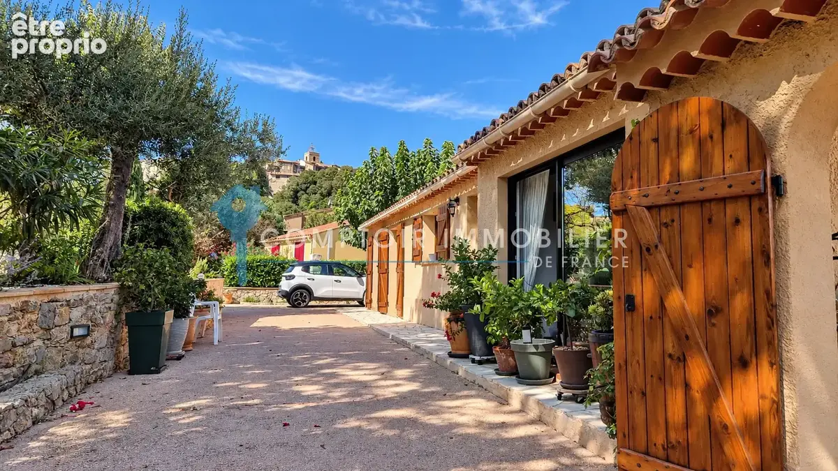 VAR (83) - À VENDRE - FLAYOSC - Villa 3 chambres avec vue dominante sur les collines de Flayosc - photo 3