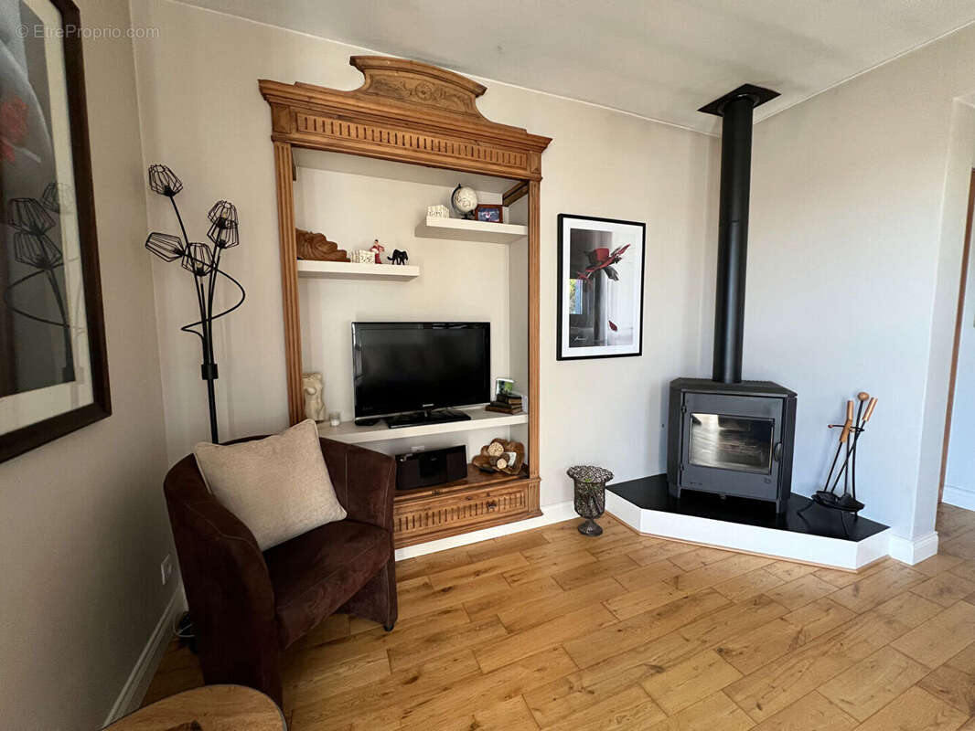 Maison entièrement restaurée avec vue exceptionnelle sur les hauteurs. - photo 11