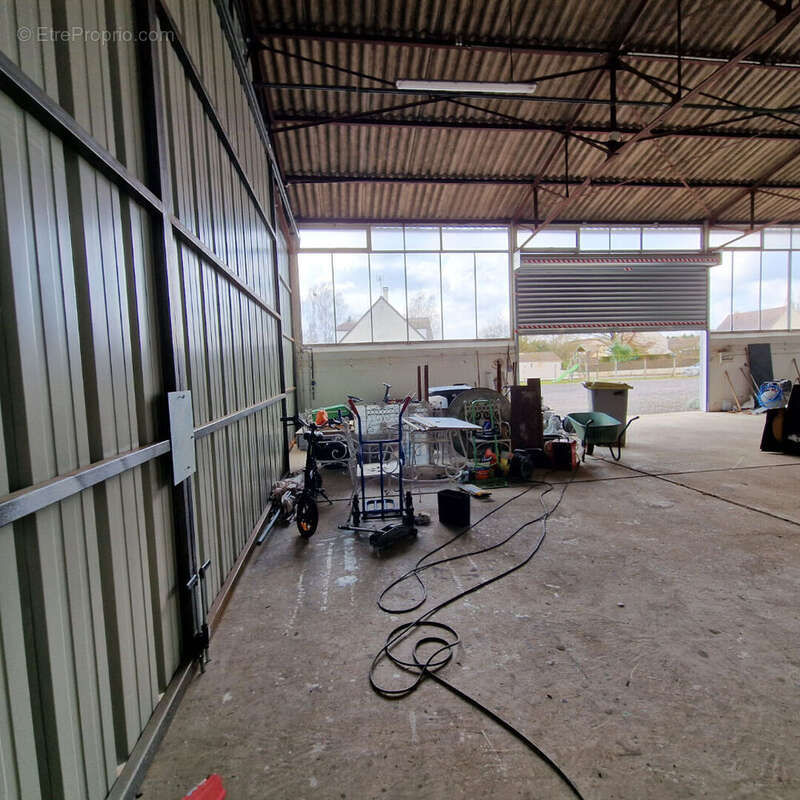 Commerce à THIERS-SUR-THEVE