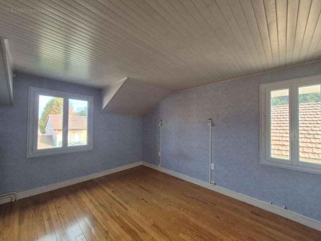 Maison à MONTREAL-LA-CLUSE