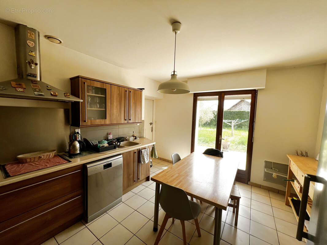 Pavillon 5 chambres - garage - terrain - photo 2