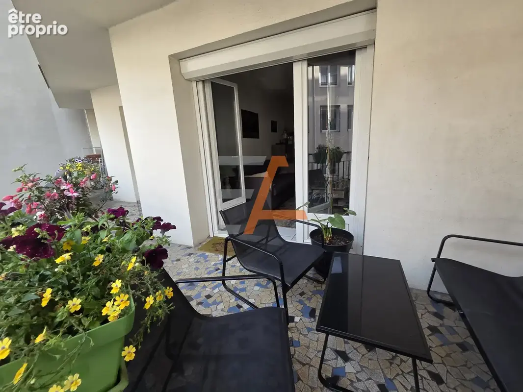 HYPER CENTRE   Rare à la vente   F4 de 95 m2 avec ascenseur, terrasse et parking couvert - photo 2