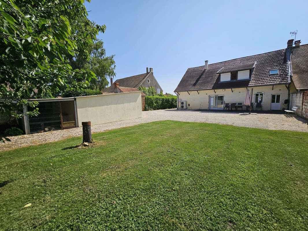 Maison à PONTOUX