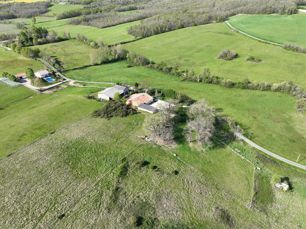 Maison à NEGREPELISSE