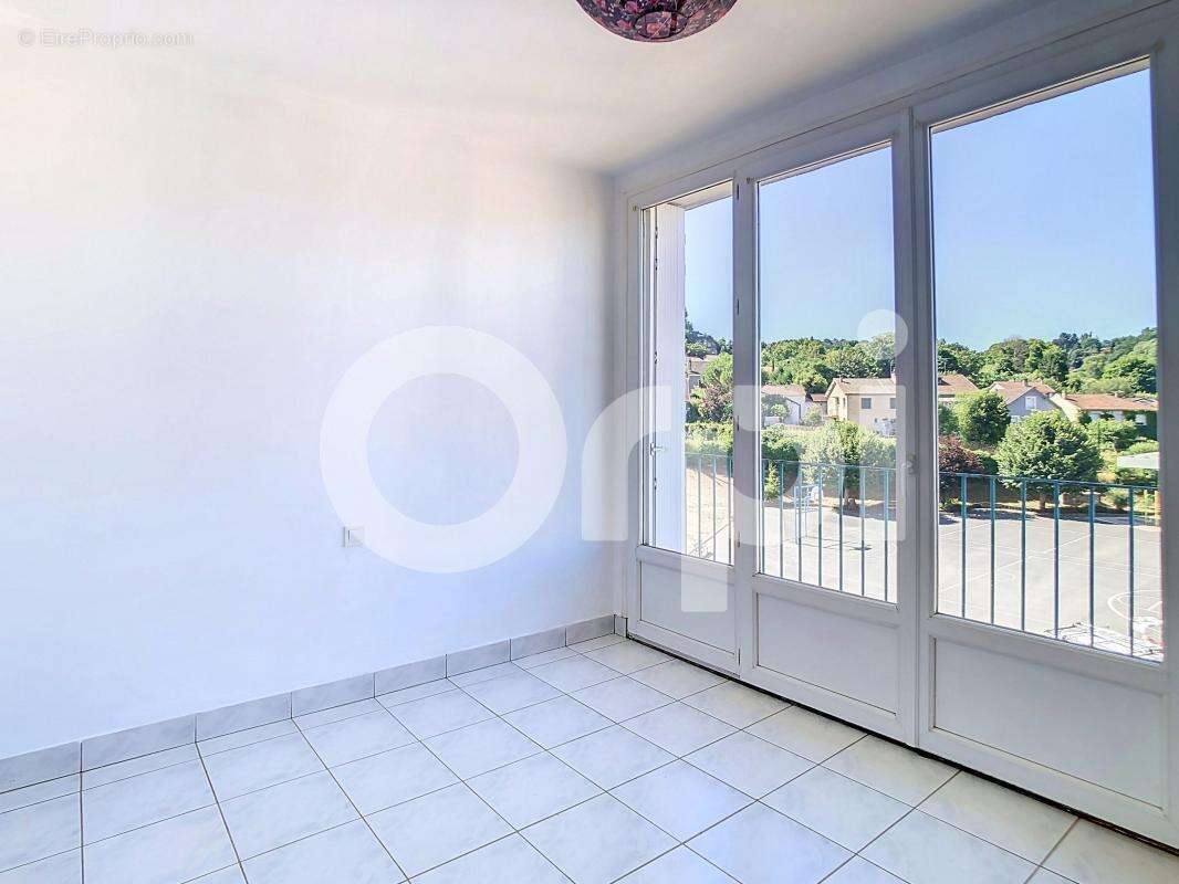 Appartement à NOTRE-DAME-DE-SANILHAC