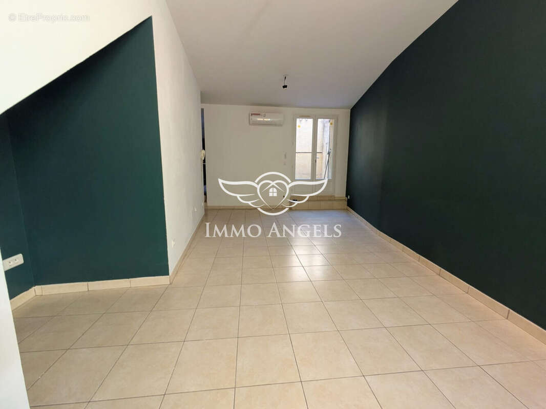 Salon - Maison à THEZAN-LES-BEZIERS