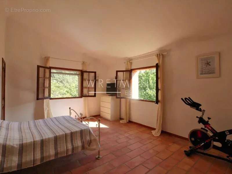 Maison à LA GARDE-FREINET