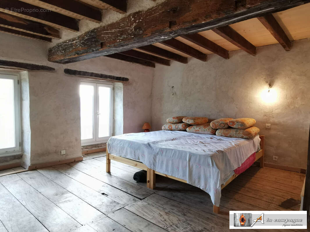 Maison à SAINT-MAURICE-PRES-PIONSAT