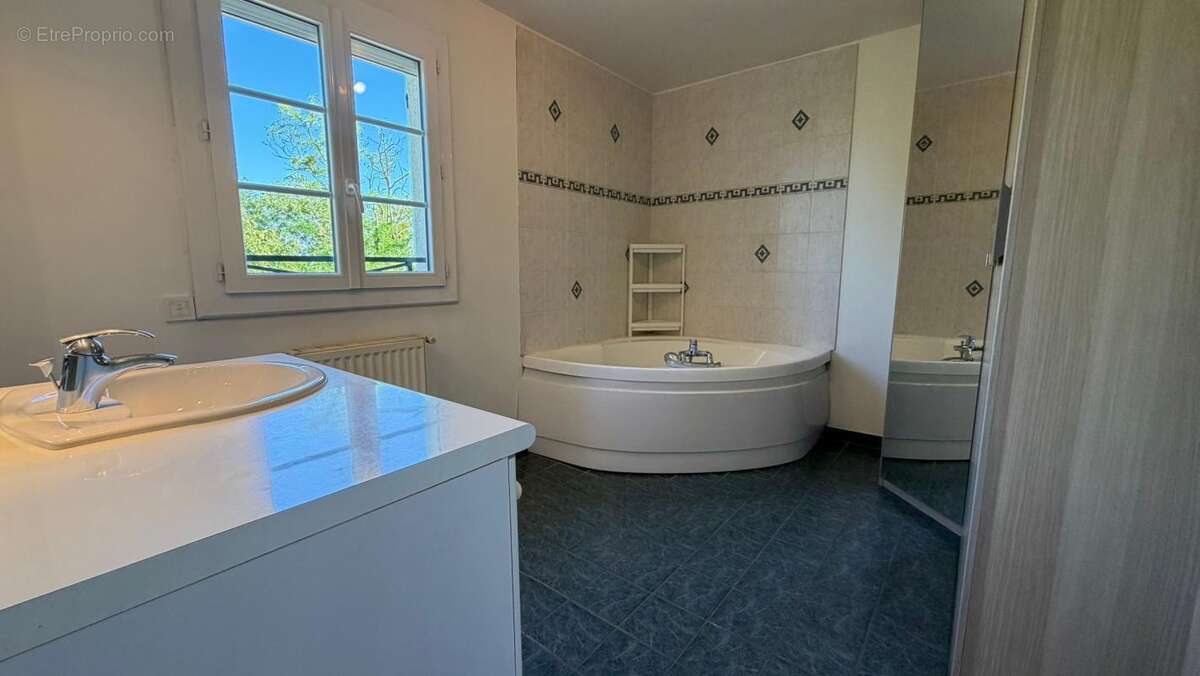 exclusivité NEUILLY PLAISANCE Maison individuelle, 5 chambres, 700 m² de terrain À Vendre - photo 13