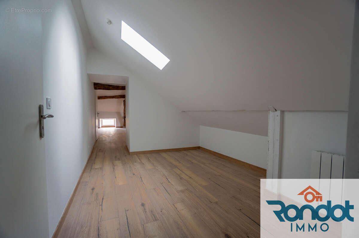 Appartement 2 pieces / 1 chambre / environ 75 m2 au sol / 54 m2 carrez - photo 7