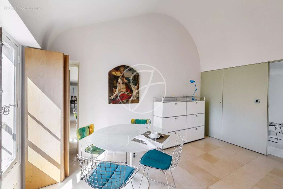 Appartement à PARIS-3E