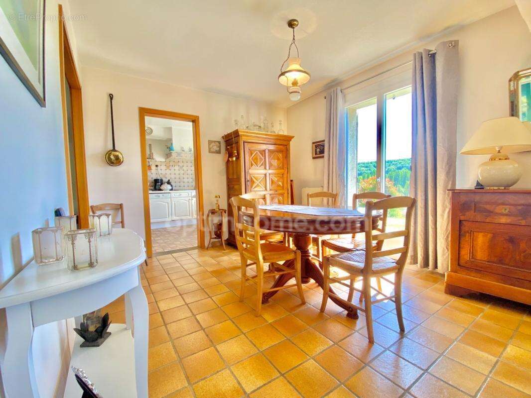 Maison à vendre, 4 chambres, Véranda, grand séjour, double garage, jardin arboré, vue dégagée - Proche ORBEC (14290) - photo 3
