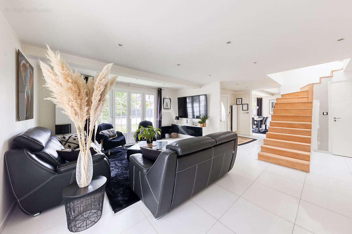 Maison à VAIRES-SUR-MARNE