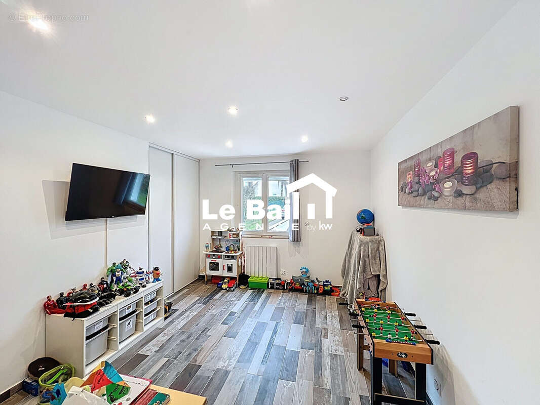 Maison 162 m² à Neuville-Bosc  - photo 5