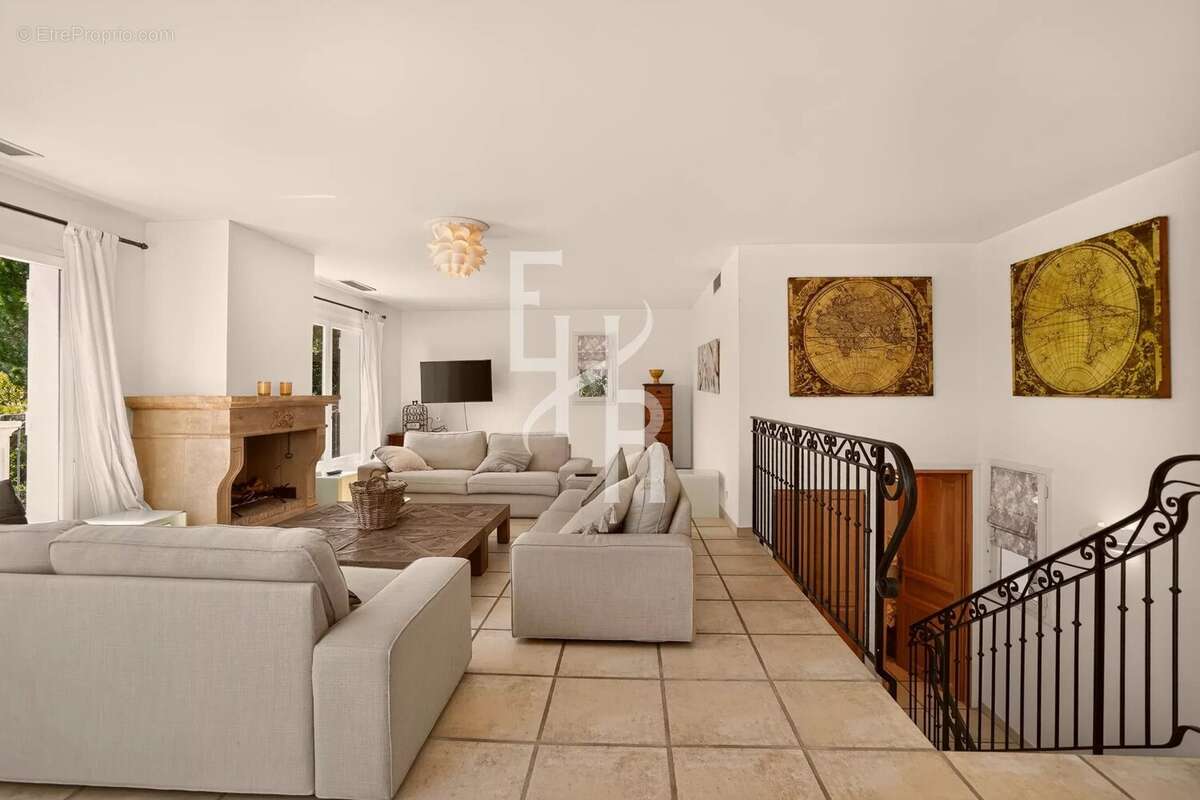 Maison à MOUGINS