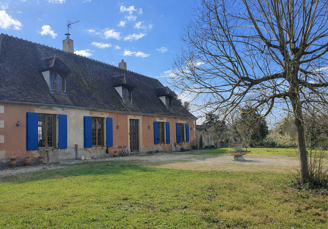 Maison à DUN-SUR-AURON