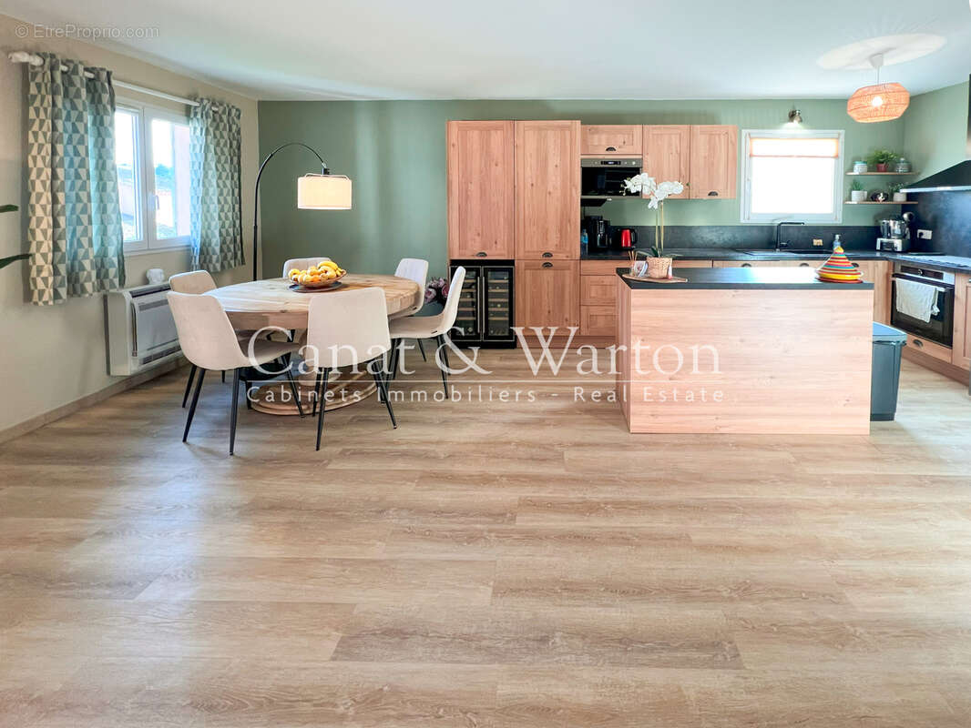 Domaine sécurisé à cavalaire: villa  t 5 rénovée avec de belles prestations - photo 4