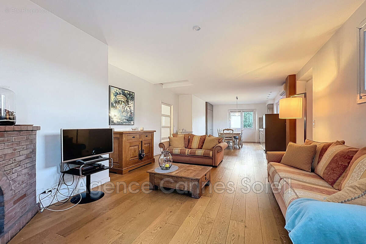 Appartement à MOUGINS