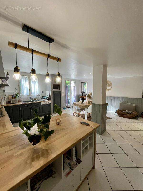 Maison à CHATEAU-L'EVEQUE