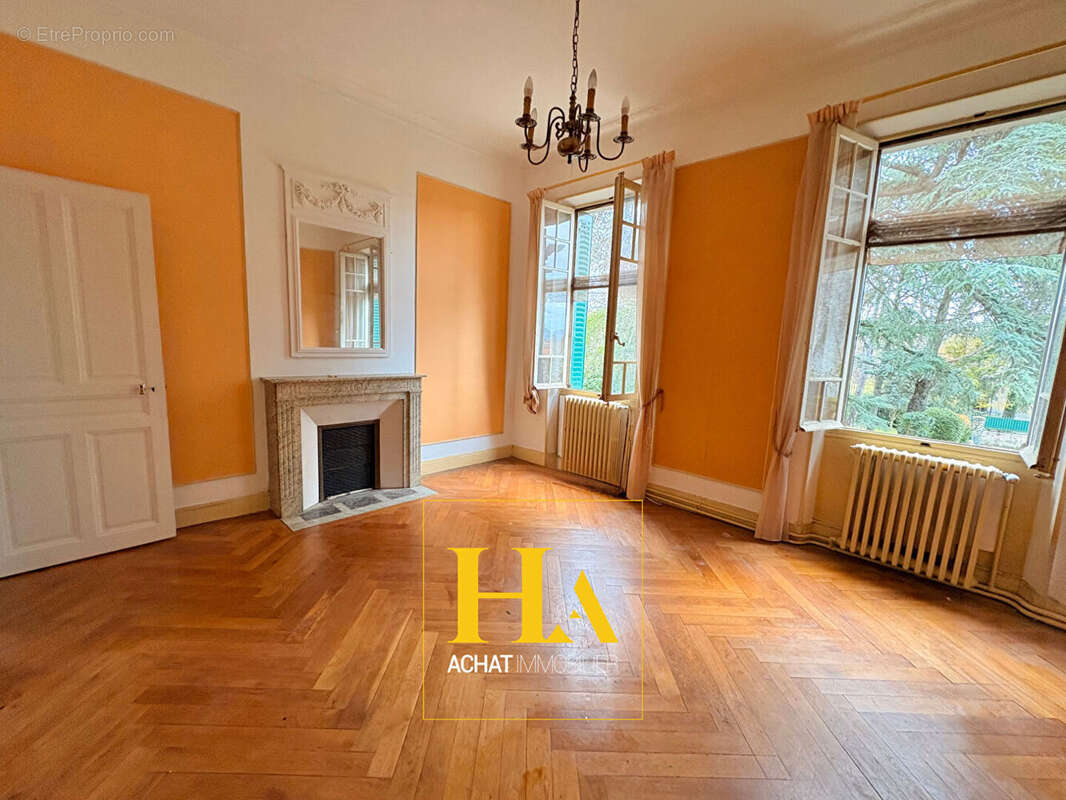 Maison à MONTELIMAR