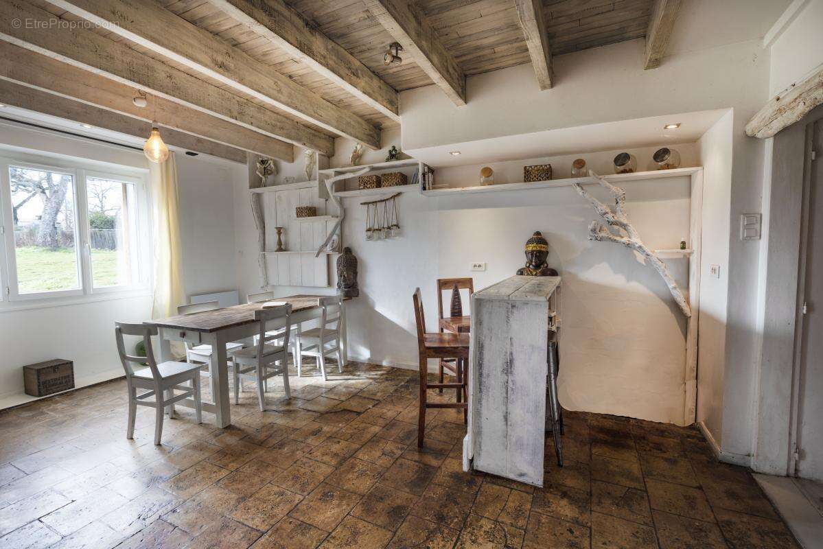 Maison à MIRANDOL-BOURGNOUNAC