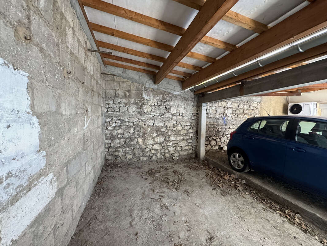 Parking à AIX-LES-BAINS