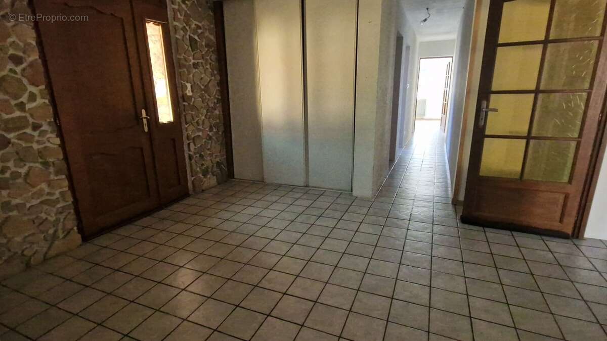 Appartement à vendre 3 pièces en rez-de-jardin proche de EPINAL (88) avec TERRASSE et TERRAIN - photo 5