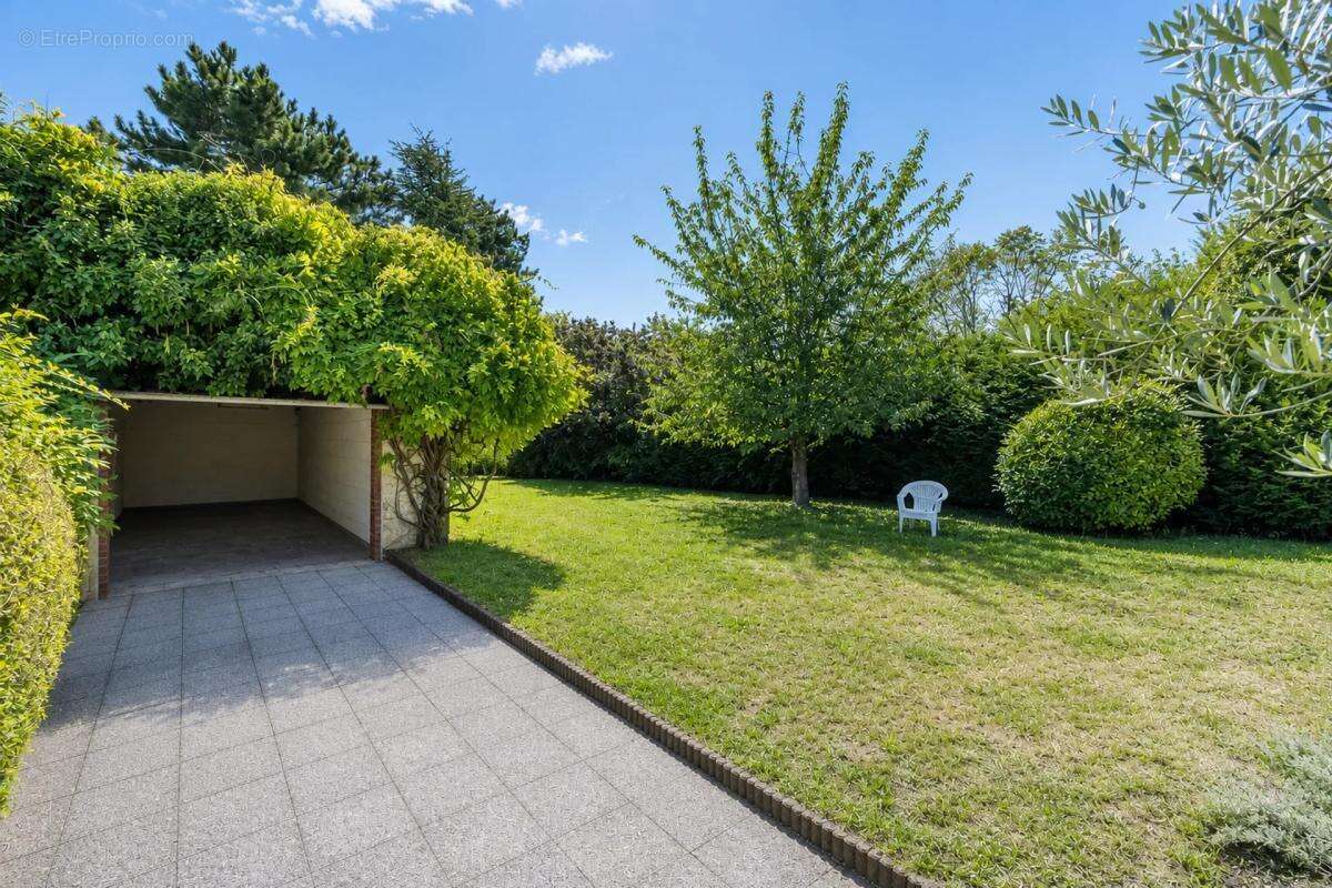 Belle maison individuelle de 250 m² sur terrain piscinable à découvrir ! - photo 22