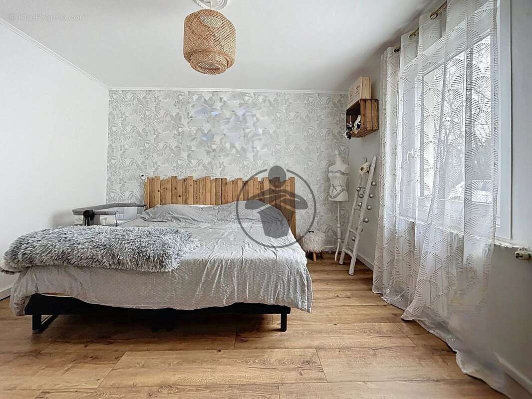 Maison à MONTESCOURT-LIZEROLLES