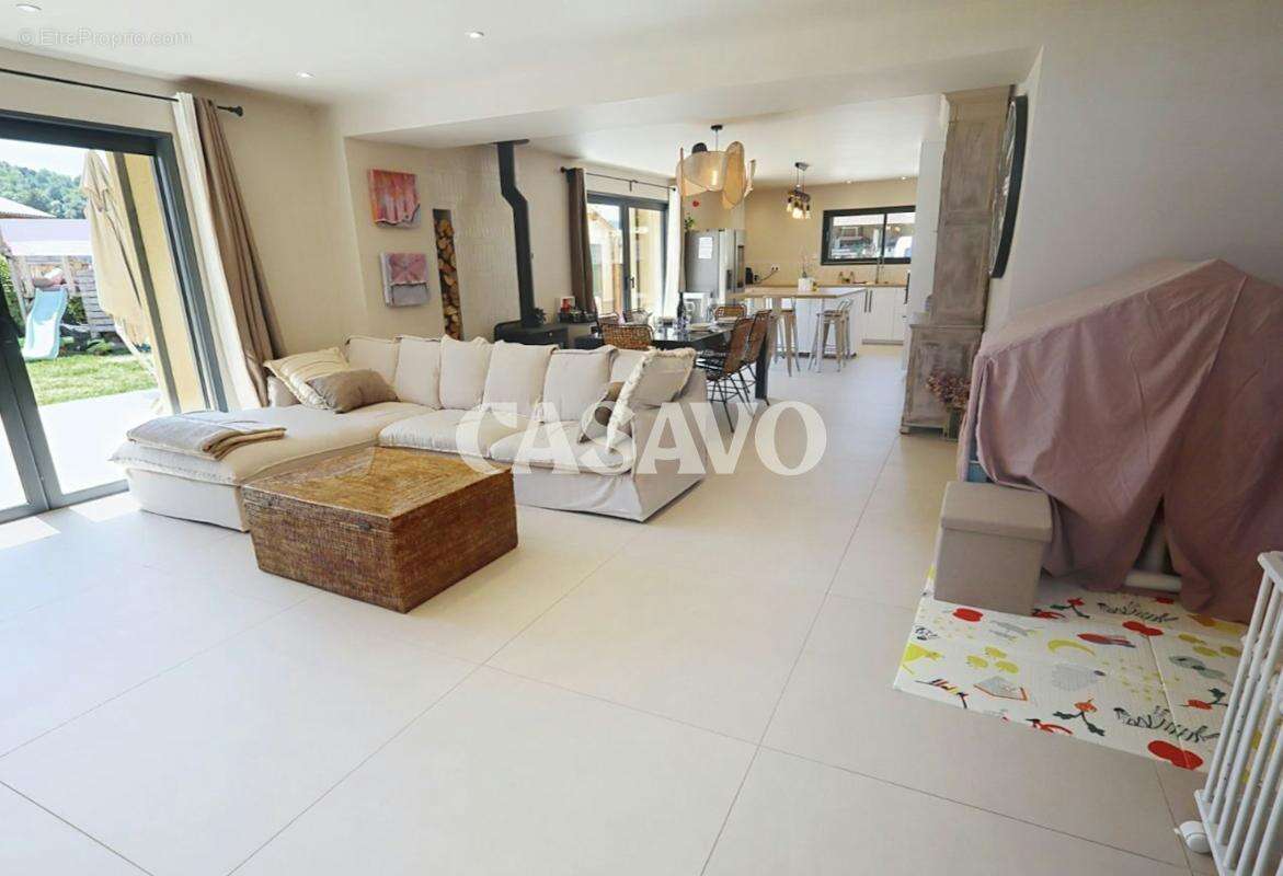 Vente Maison 5 pièces de 220m² - 38780 Eyzin-Pinet - photo 2