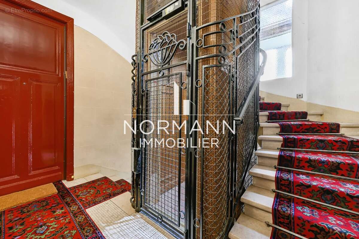 Appartement à PARIS-16E