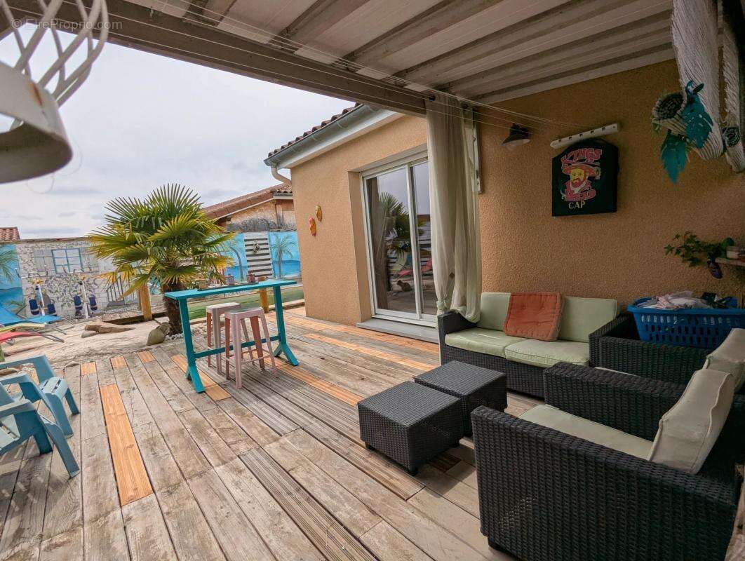 Maison à VEAUCHETTE