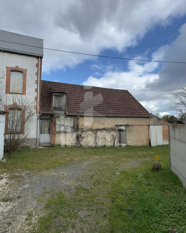 Appartement à NEUVY-SUR-BARANGEON