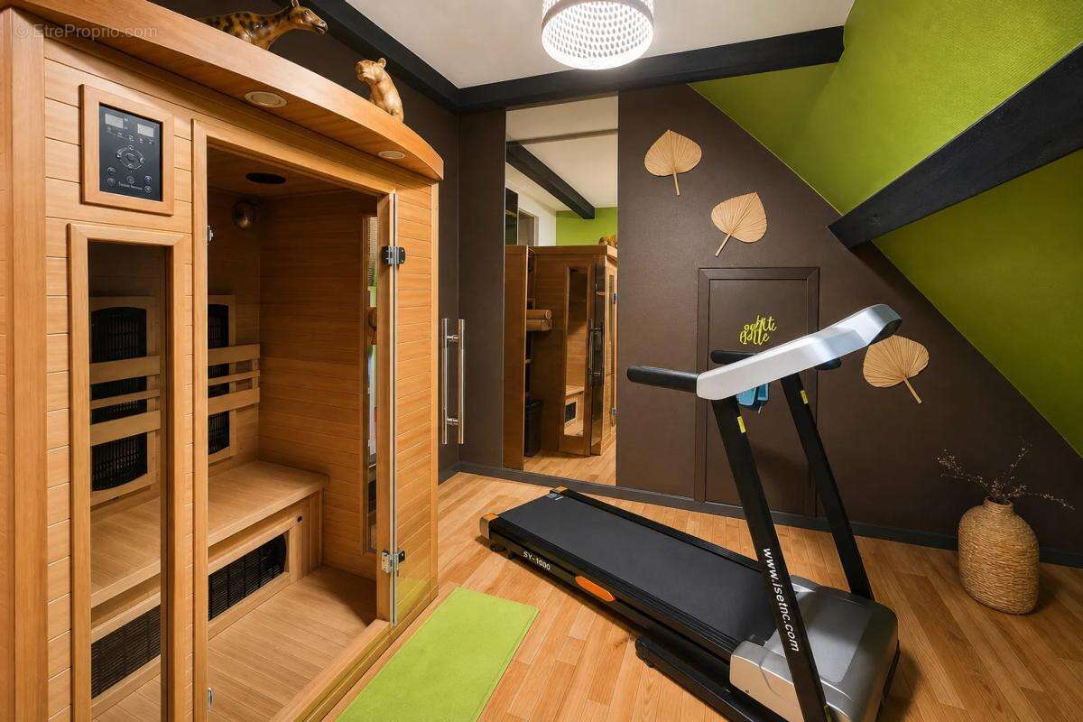 Maison de 6 pièces de 195 m² à Rosteig - photo 10