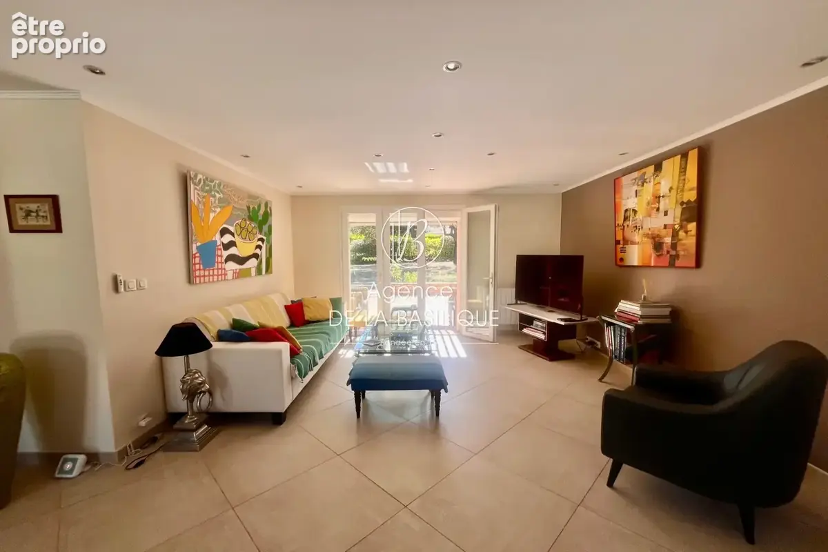 Maison 8 pièces 190 m² à vendre à Nans-Les-Pins (83860) - photo 5