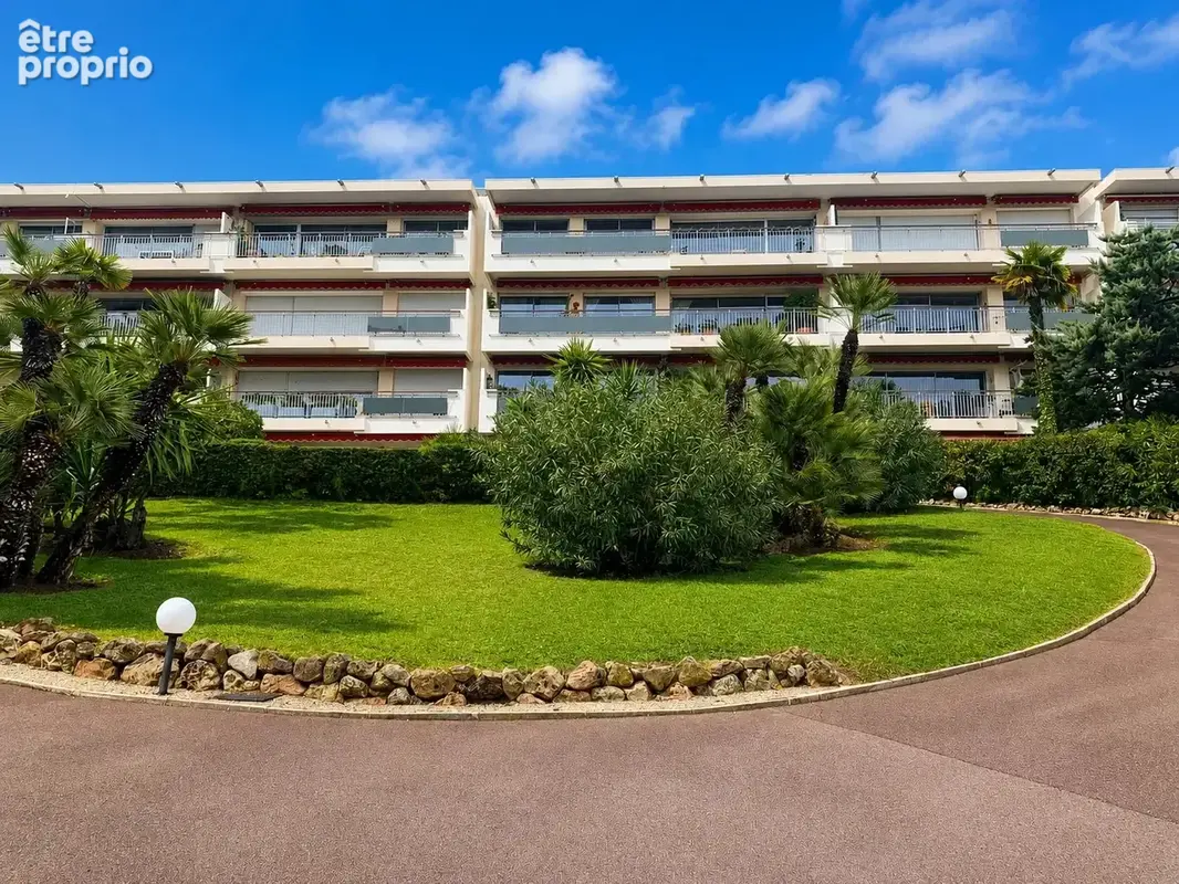 Cannes Tassigny - appartement 4p 110 m2 refait à neuf - dernier étage - photo 2