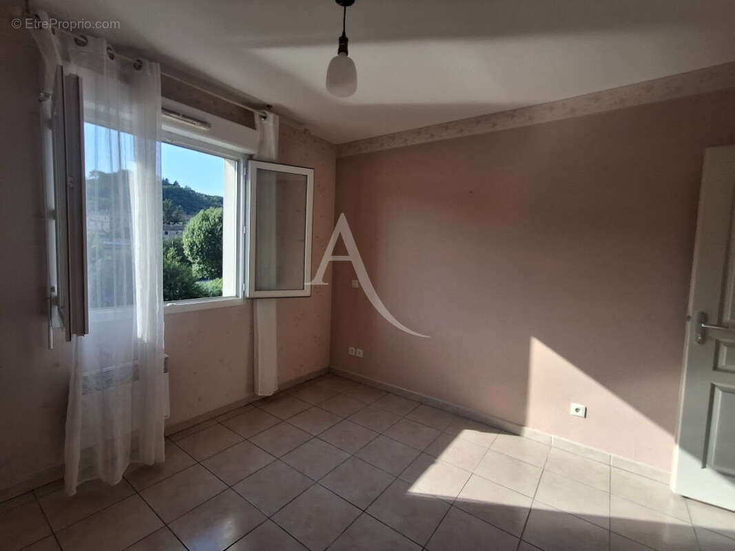 Appartement T2 avec terrasse et garage BEDARIEUX - photo 4