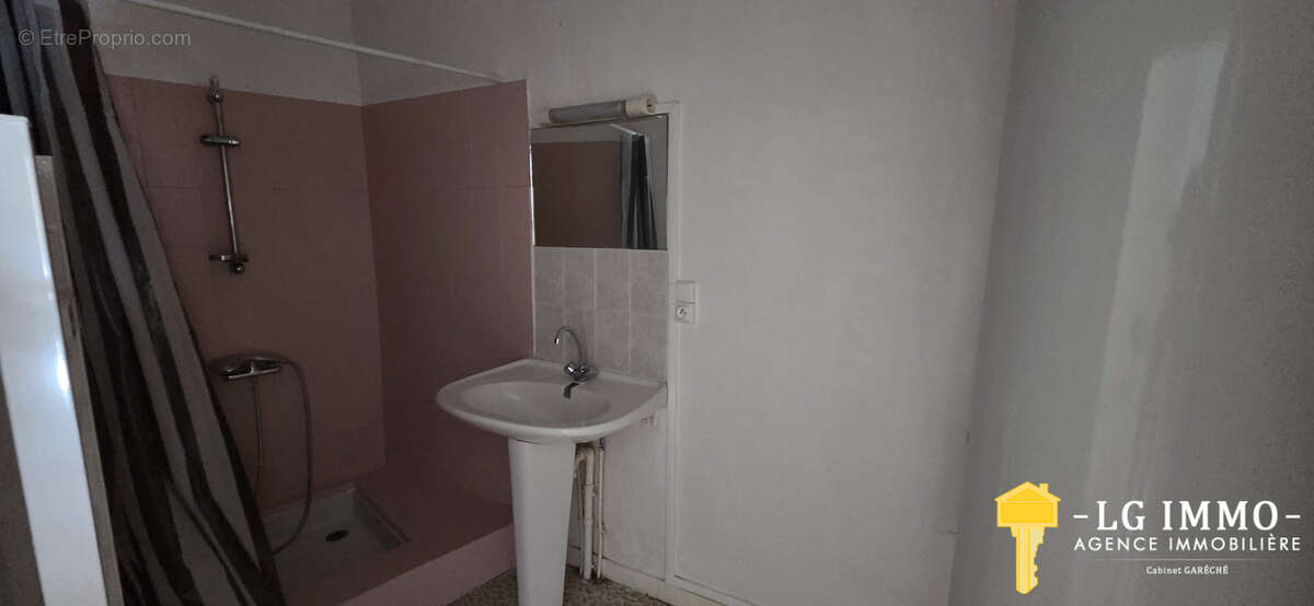 Appartement t3 + local commercial, centre bourg de mortagne - photo 11