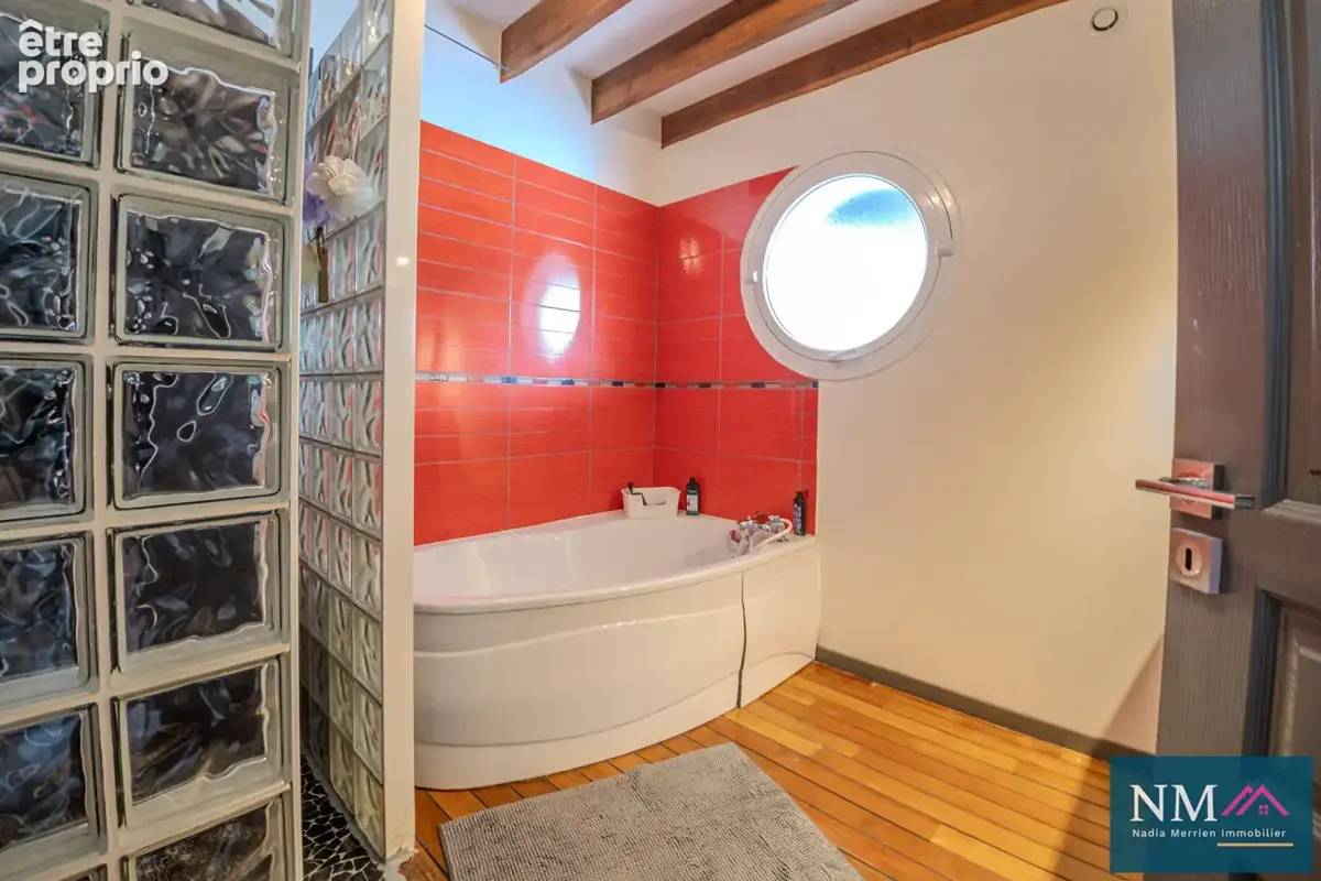 Urcuit , Maison familiale de 200 m² au calme, avec piscine et jardin clos de 1 000 m² - photo 9