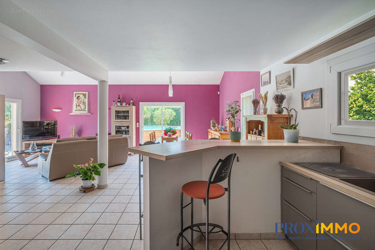 Maison 165 m² à Voiron  - photo 4