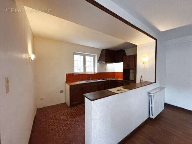 Autun, en plein centre, maison de ville sur cour, 3 chambres, garage, et grande terrasse. - photo 4