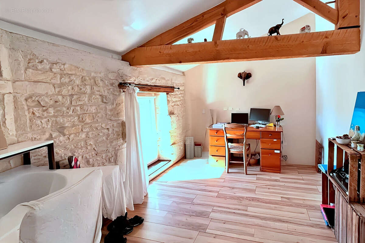 Maison à SAINT-MEDARD-D'AUNIS